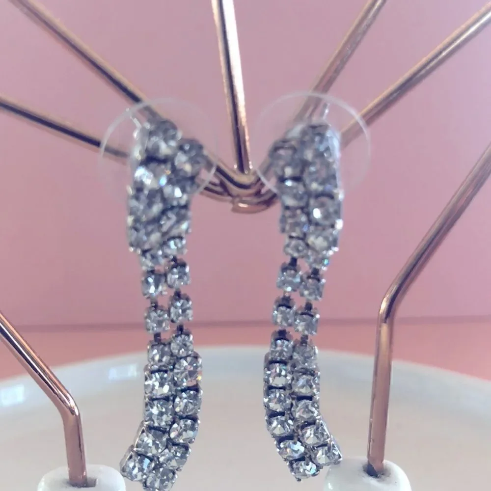 Rhinestone drop fashion earrings